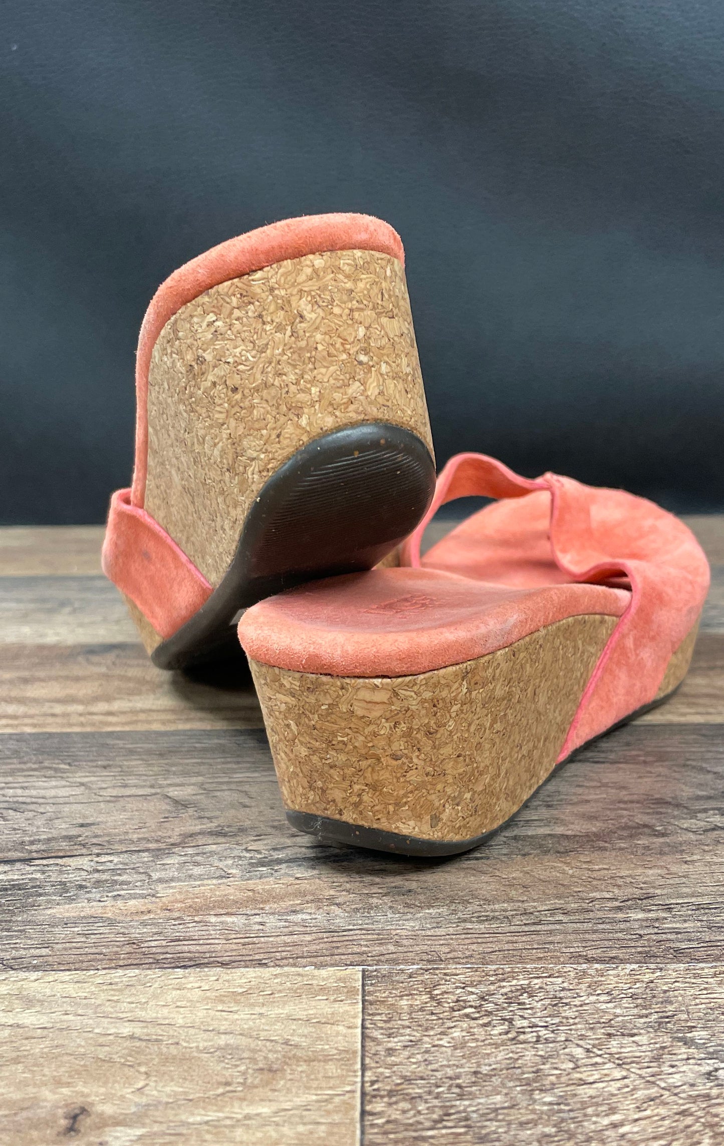 UGG Lucianna 1767 Coral Pink Suede Wedge Thong Sandals Women's Size 6