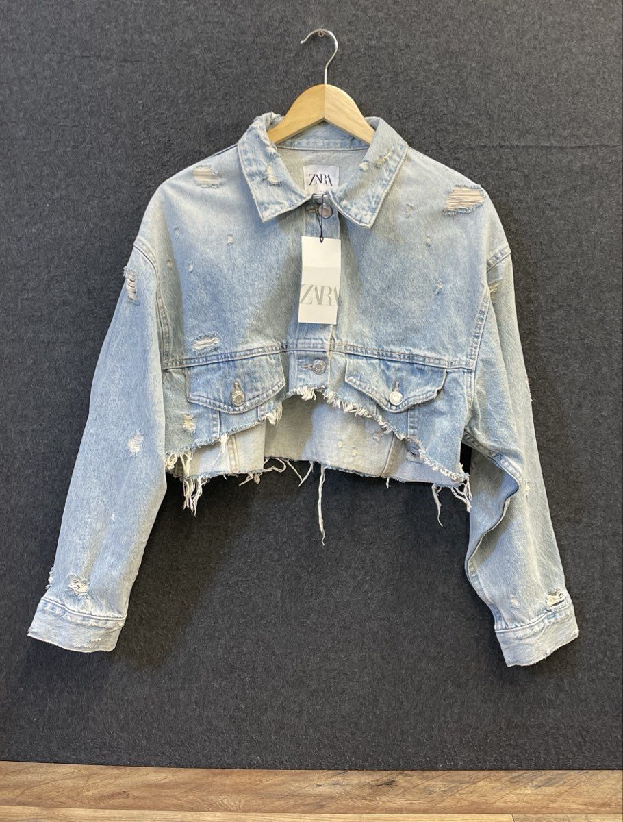 Zara Women's Light Wash Distressed Cropped Denim Jacket NWT Sz M