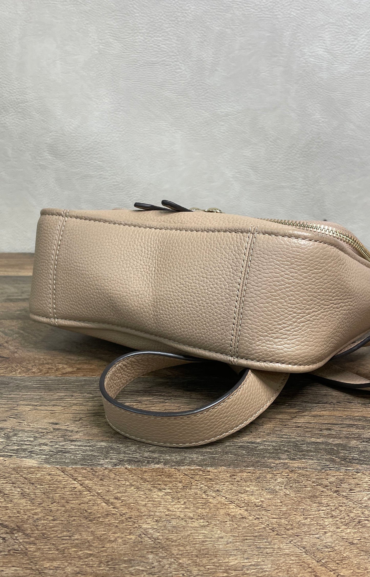 Kate Spade Beige Pebbled Leather Crossbody Bag Gold Hardware Nude Taupe Small