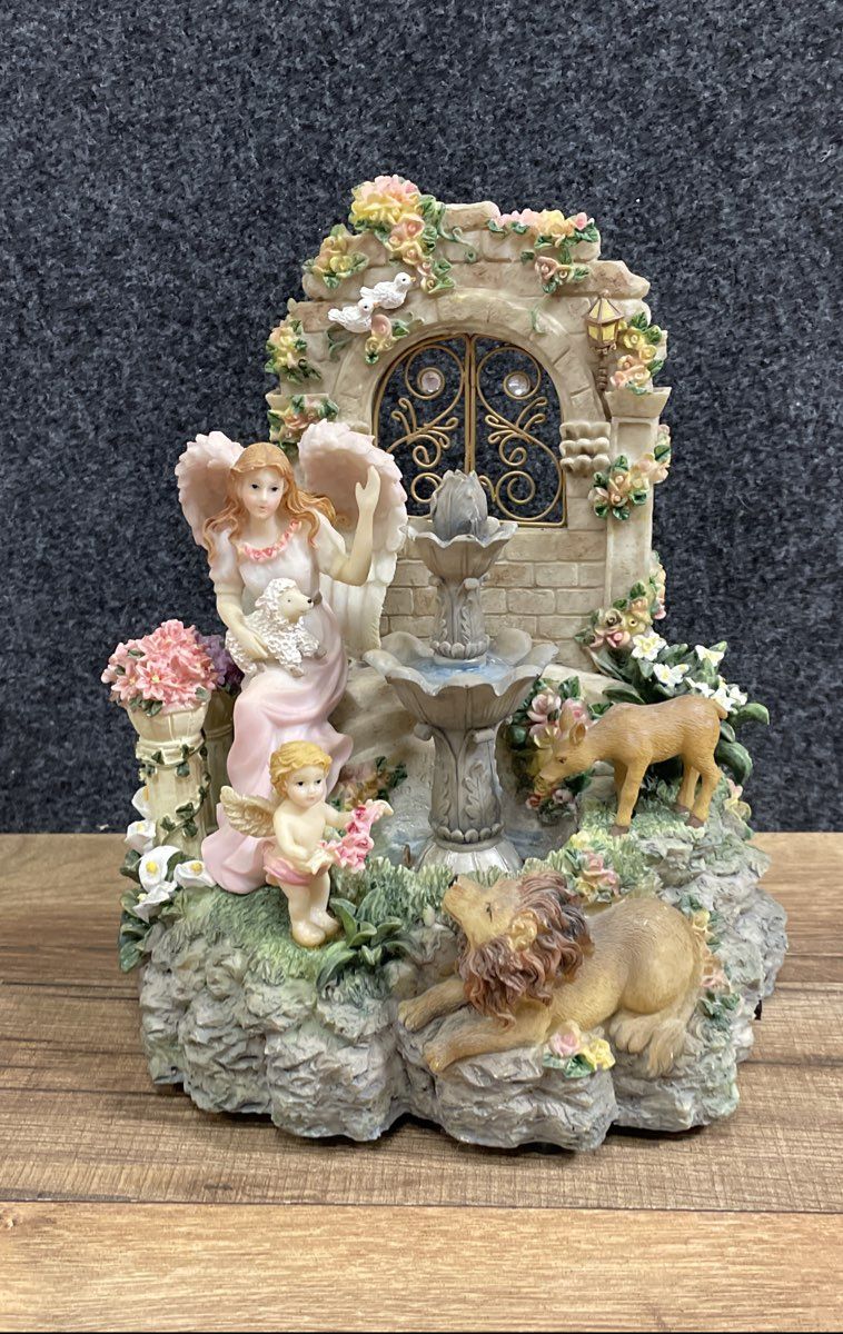 Vintage Classic Treasures Musical Angel Fountain Figurine Lion Lamb 9"H