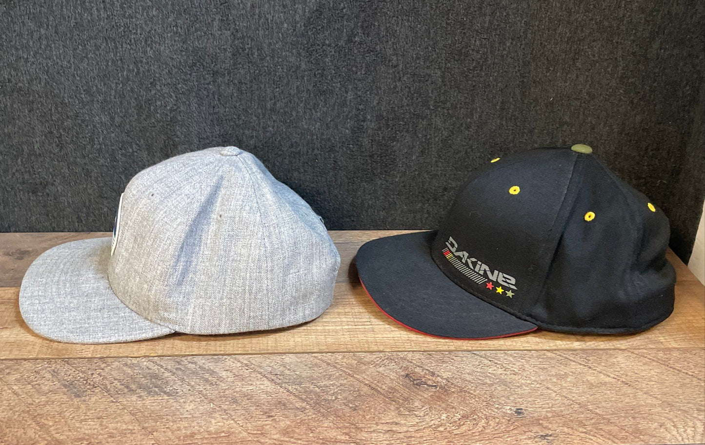 Lot of 2 RVCA & Dakine Men's Baseball Caps Gray Snapback Black Fitted Sz 7 1/4+