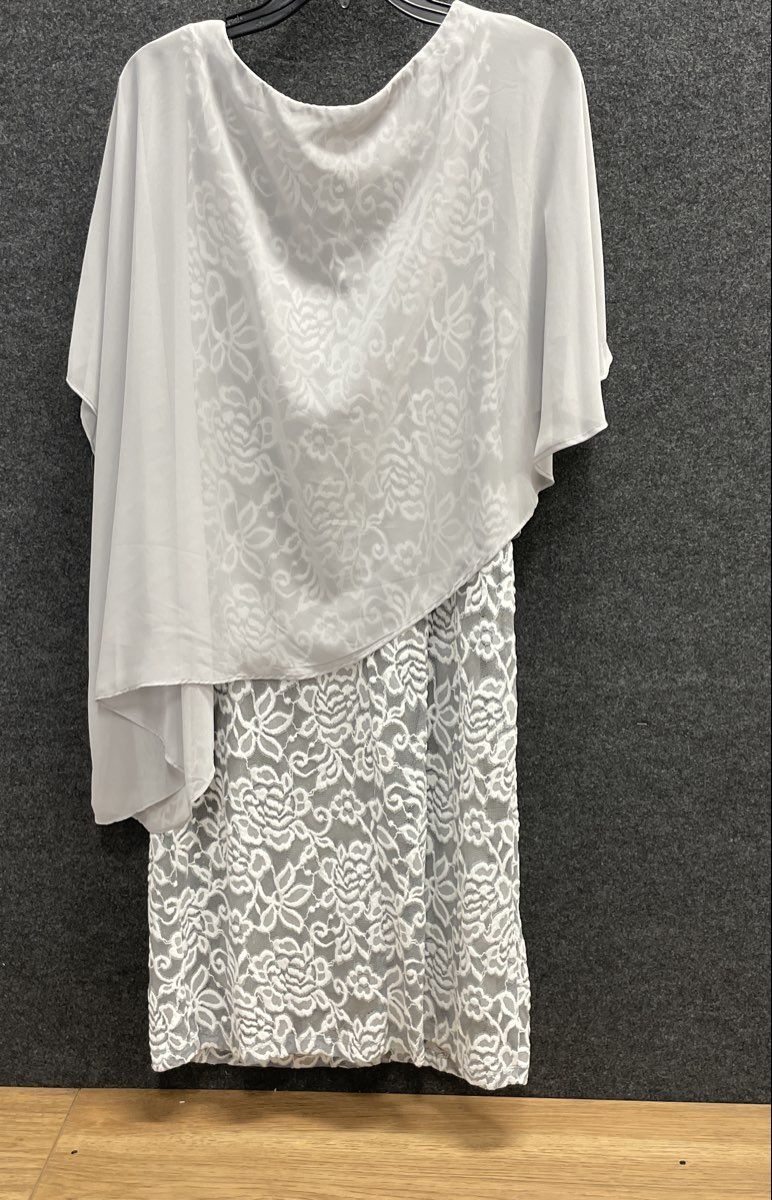 Ronni Nicole Women's Gray Floral Lace Chiffon Overlay Capelet Dress Sz 16 NWT