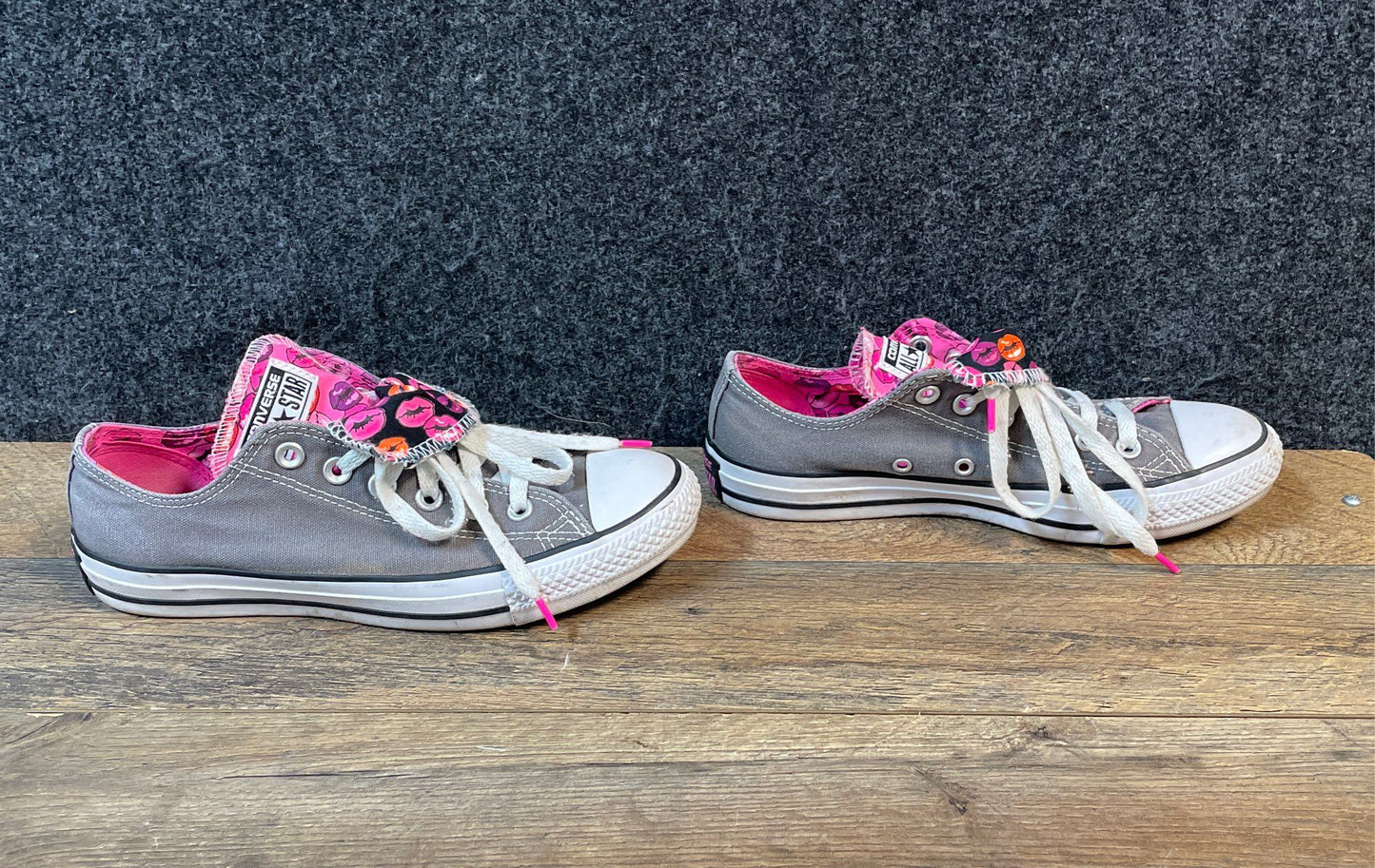 Converse Chuck Taylor All Star Low Top Grey Pink Lips Women's Size 8