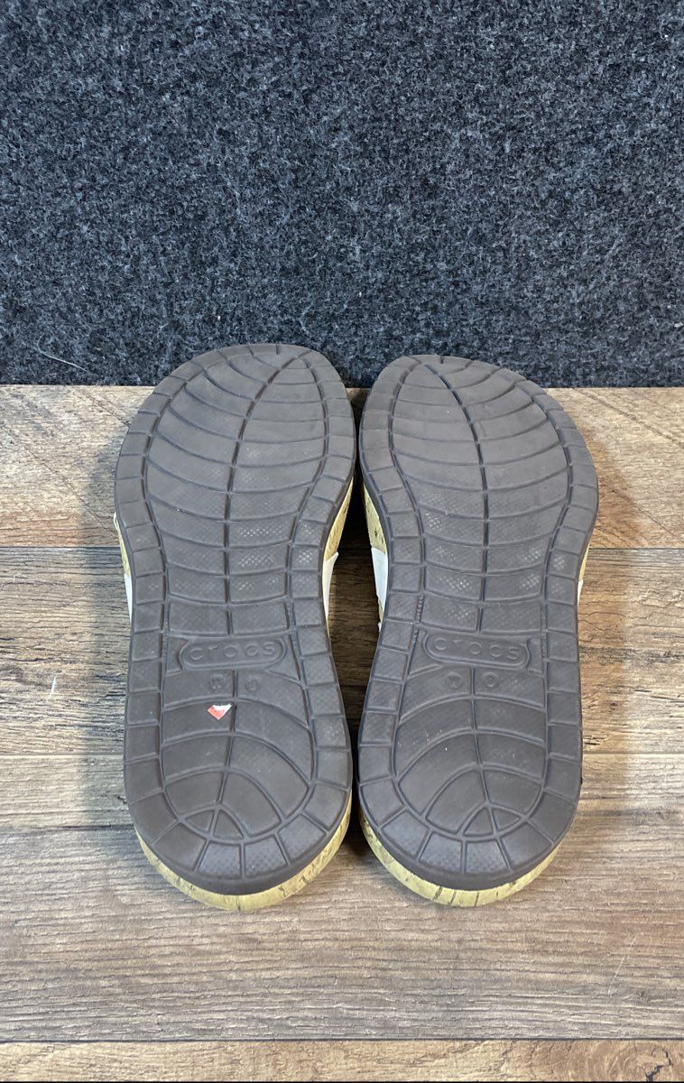 Crocs Kelli Strappy Sandal Oatmeal Tan Cork Print Women's Size 9