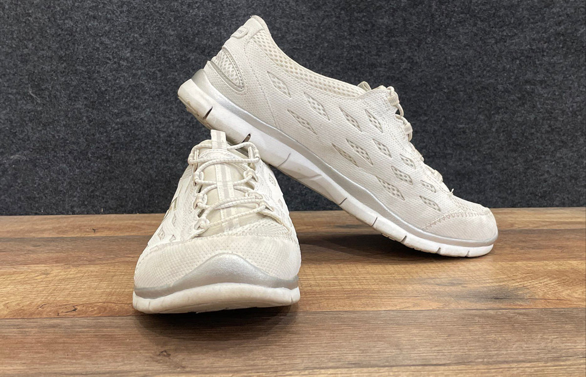 Skechers Wide Fit Memory Foam White Silver Walking Shoes Women's Size 8.5
