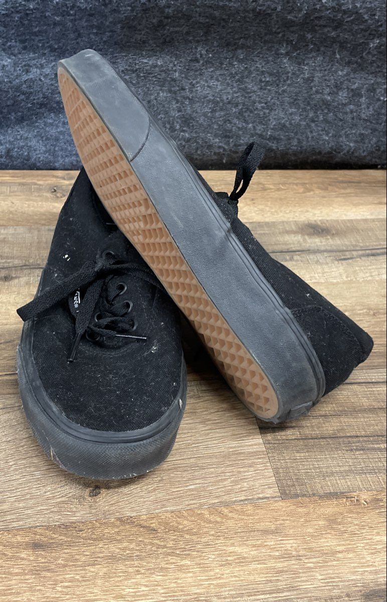 Vans Authentic Triple Black Canvas Low Top Skate Sneakers Men's Size 8