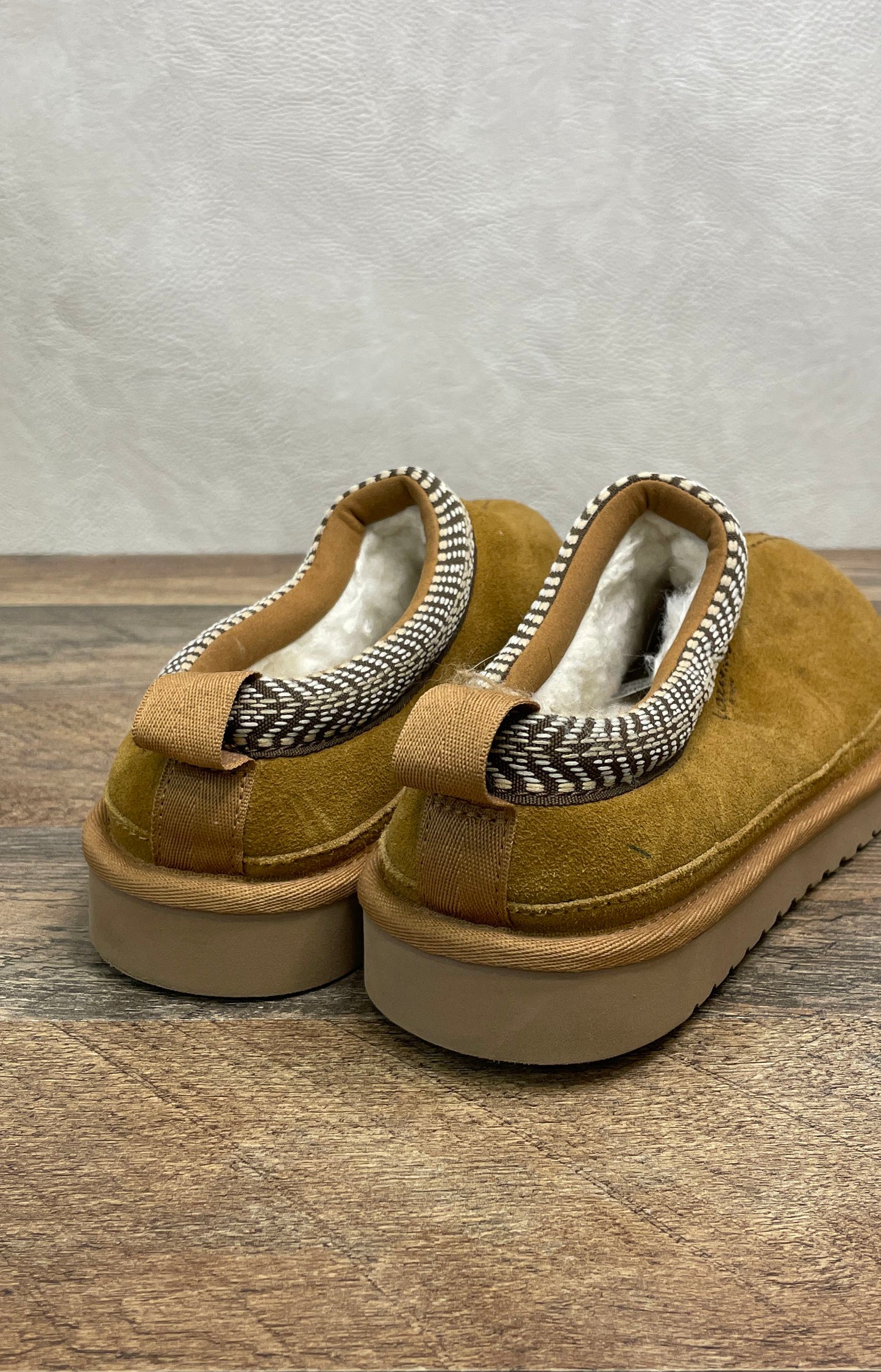 Koolaburra by UGG Burree Chestnut Suede Platform Slippers Women's Size 8
