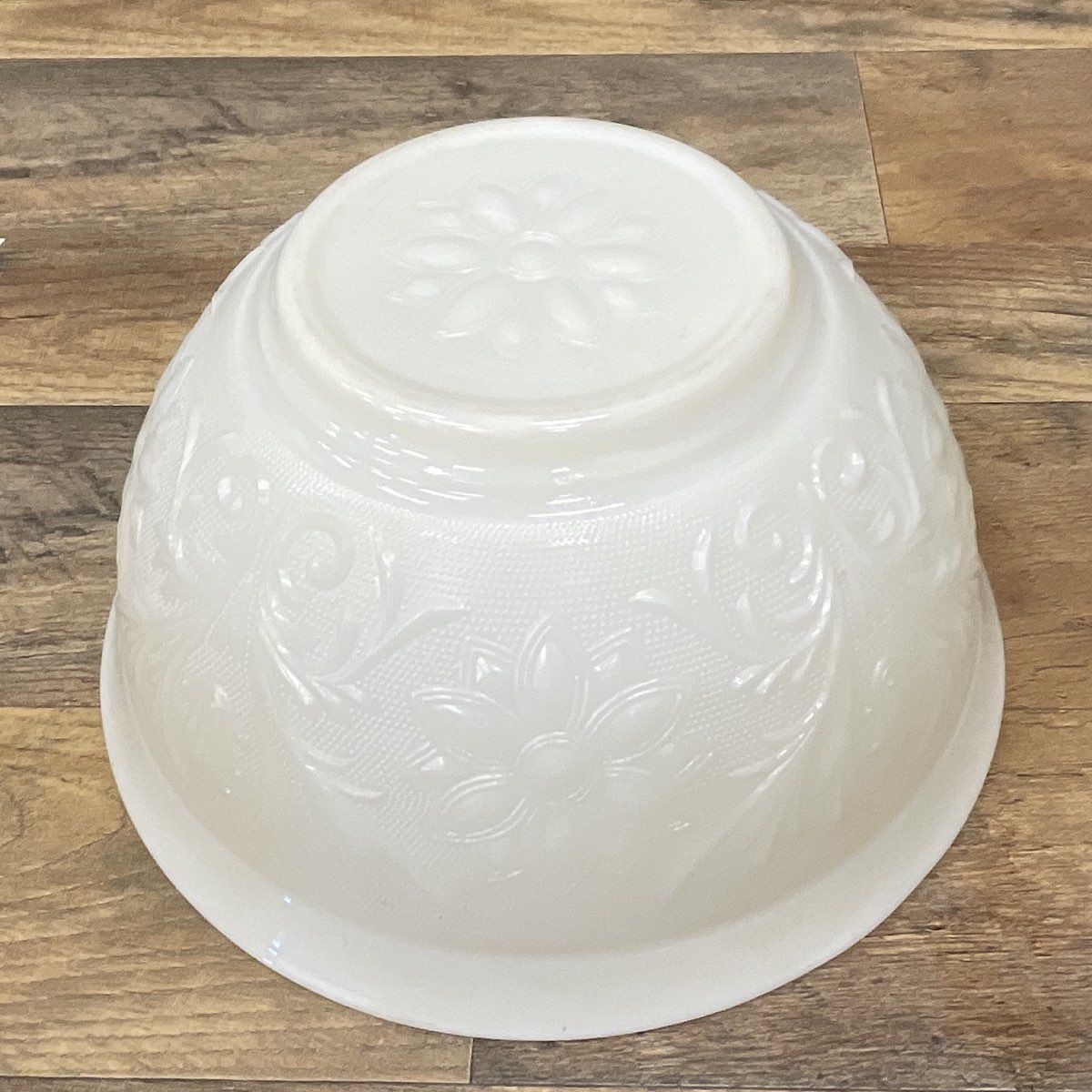 Anchor Hocking Sandwich White Milk Glass Daisy Pattern Punch Bowl 10"