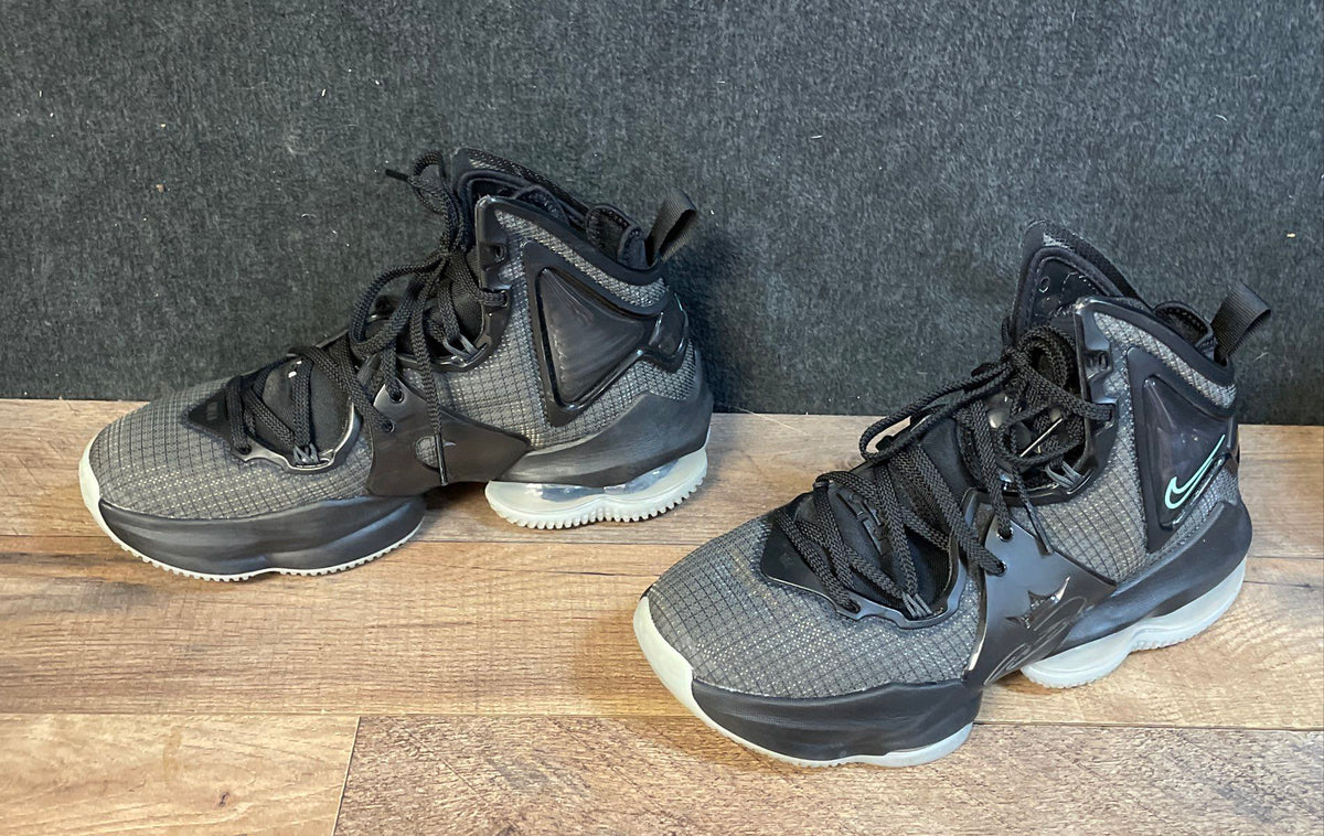 Nike LeBron 19 GS Black Medium Ash Basketball Shoes Youth Size 6Y