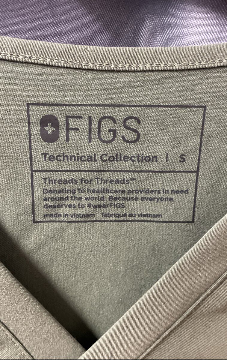 FIGS Women's Catarina V-Neck Scrub Top Green Technical Collection S