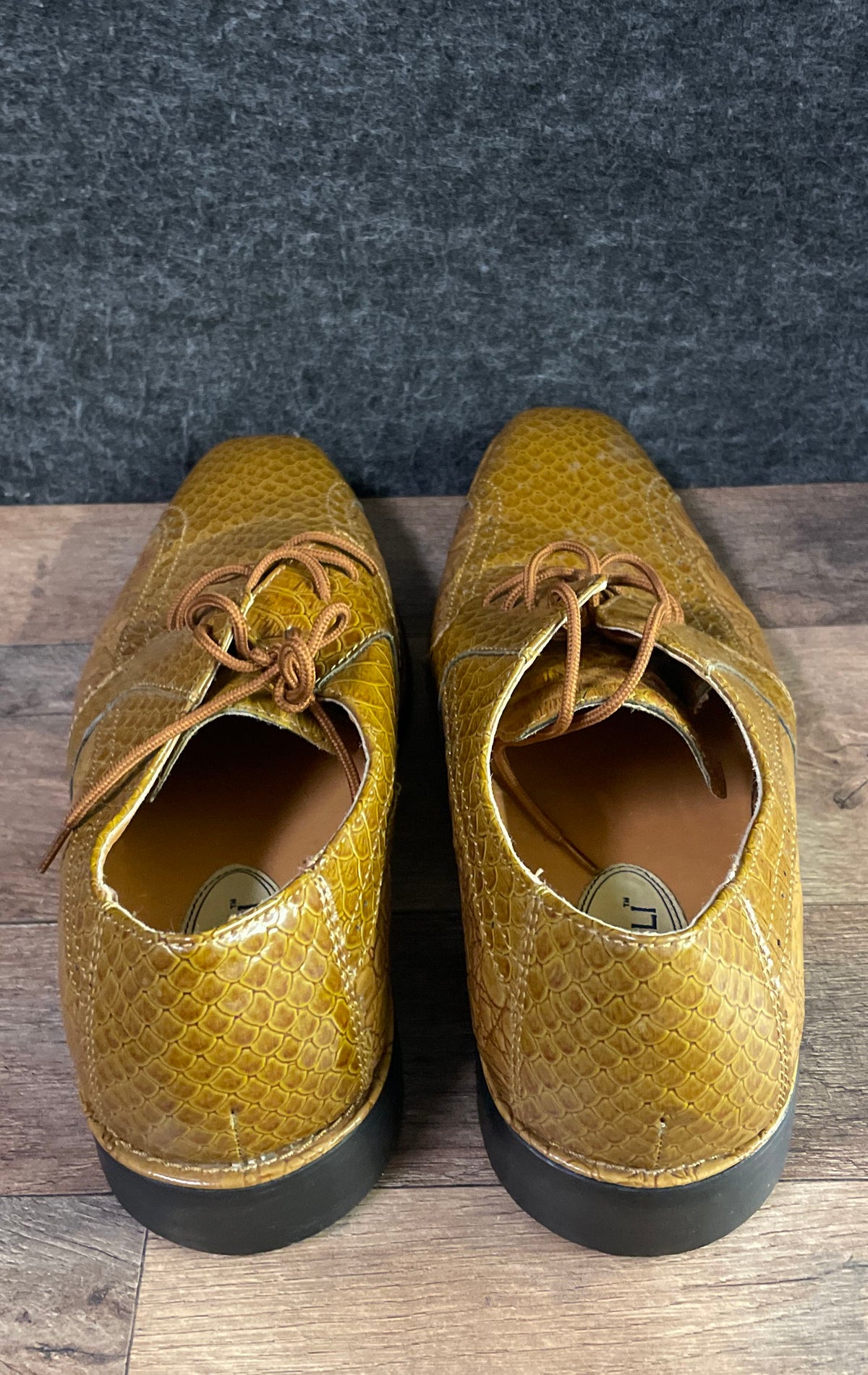 Hugo Vitelli Mustard Brown Faux Alligator Derby Shoes Size 10