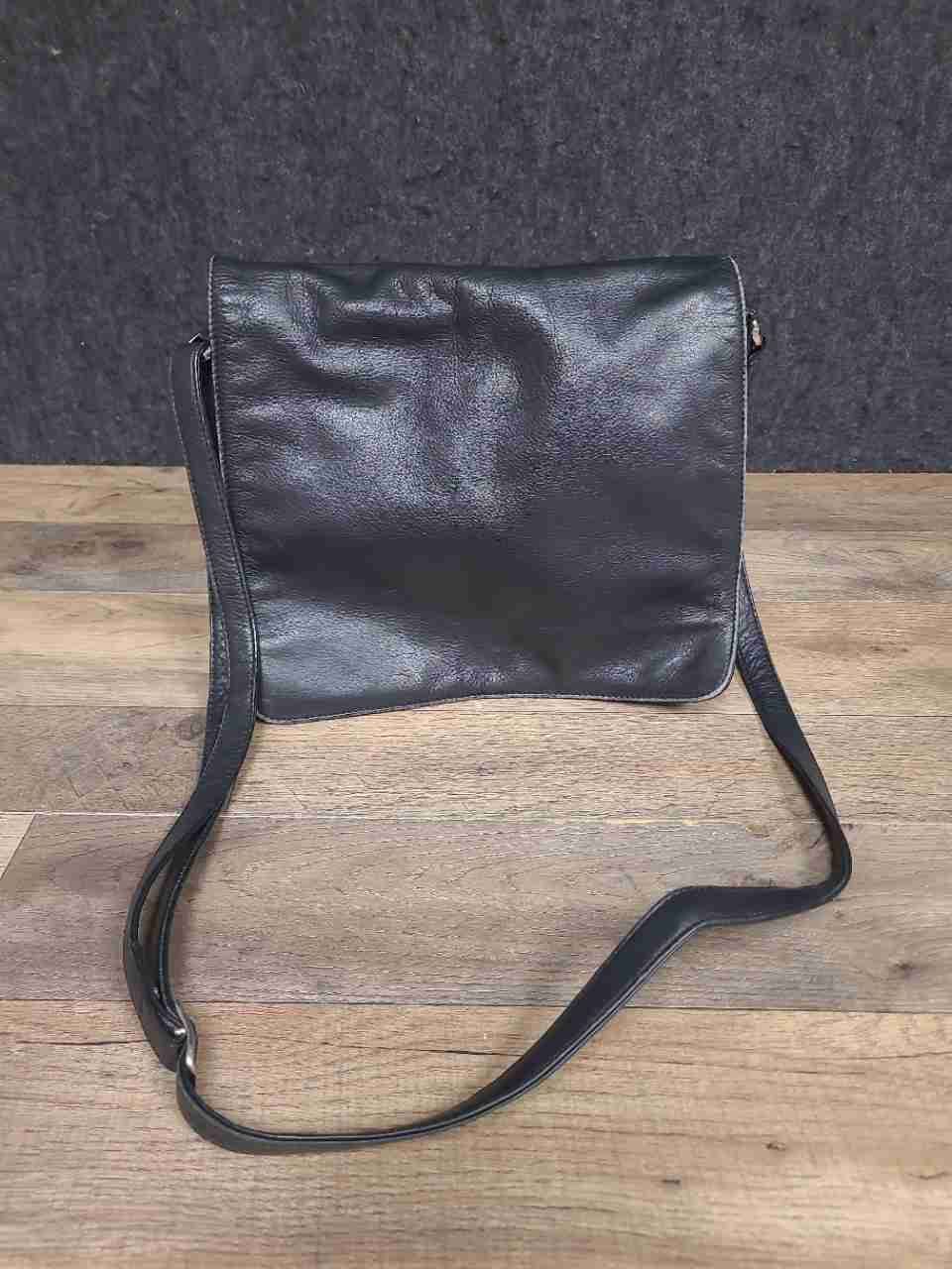 Vintage TL New York Toronto Black Leather Flap Messenger Crossbody Bag