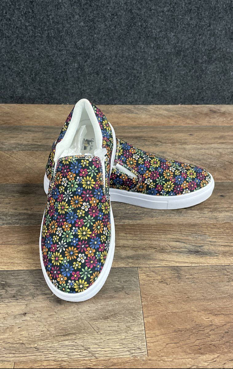 Farmhouse Is My Style Cabin Kicks Floral Daisy Slip-On Sneakers Women's Size 8