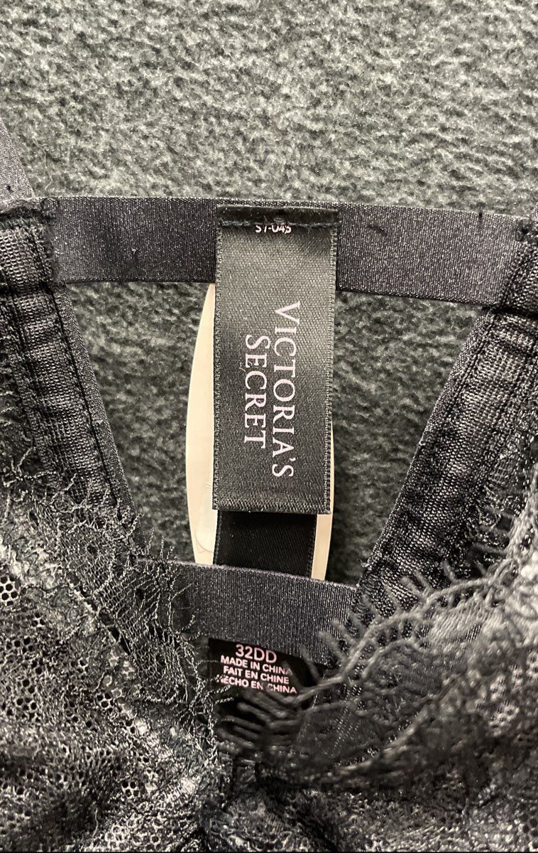 Victoria's Secret Very Sexy Unlined Demi Bra Black Lace Caged Strappy 32DD NWT