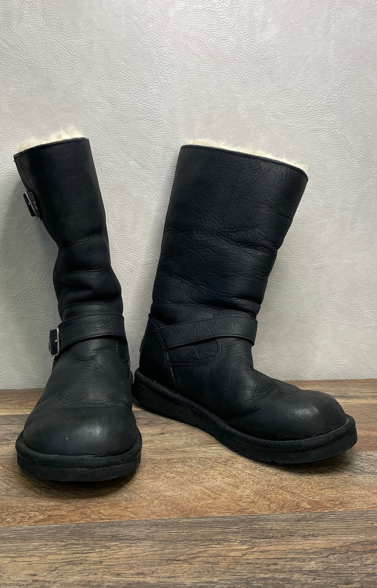 UGG Australia Kensington Black Leather Shearling Boots Women's Size 8