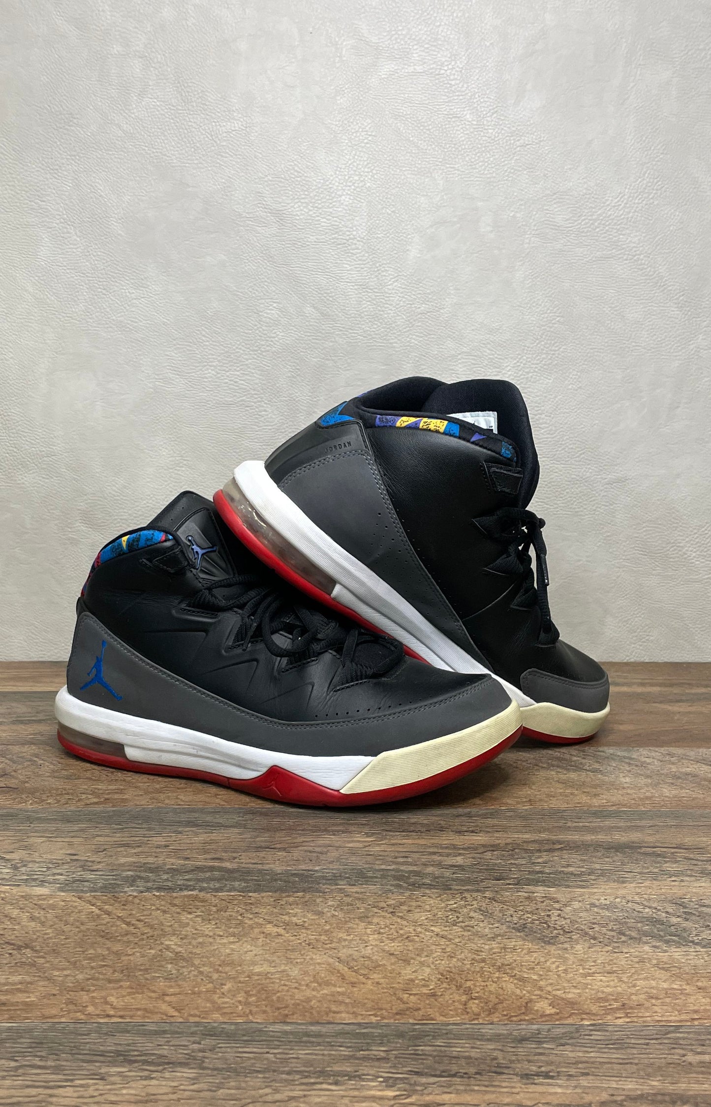 Jordan Air Deluxe Black Wolf Grey Gym Red Basketball Sneakers Size 8.5
