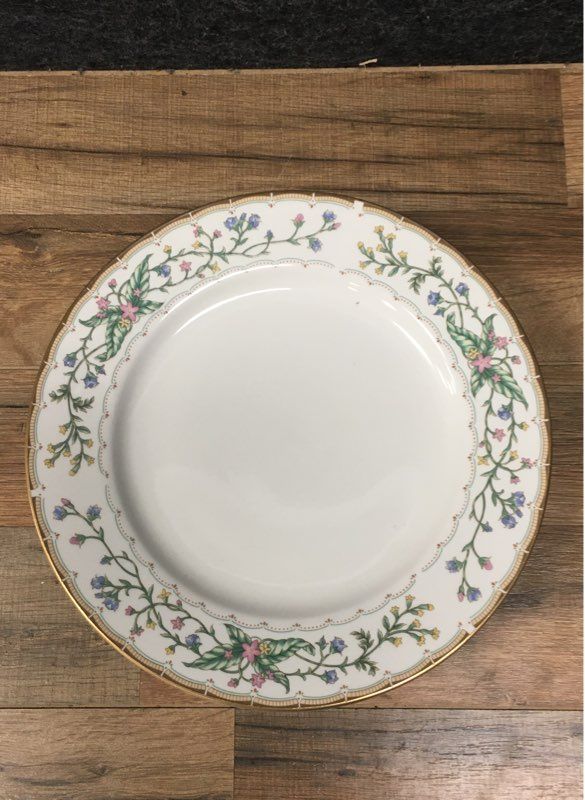 Lot of 5 Farberware Wellesley #486 Dinner Plates