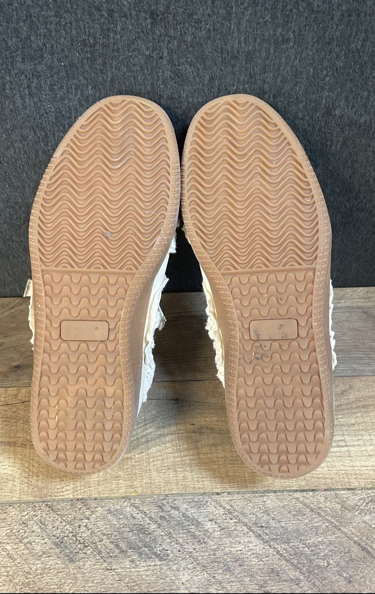 Tigeridea Tan Lace Edged Ruffle Low Top Gum Sole Sneakers Women's Size 8