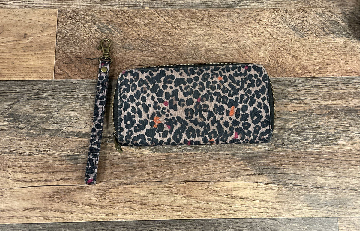Travelon Leopard Print Zip Around Continental Wristlet Wallet With Box