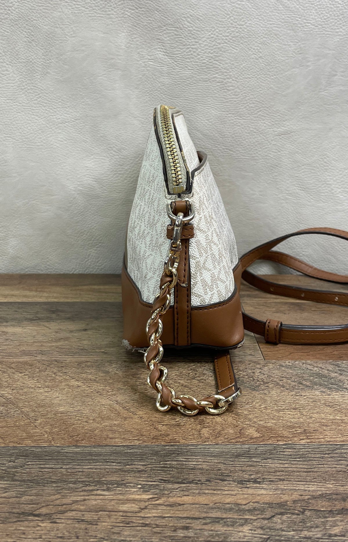 Michael Kors Jet Set Medium Dome Crossbody Bag Vanilla Center Stripe