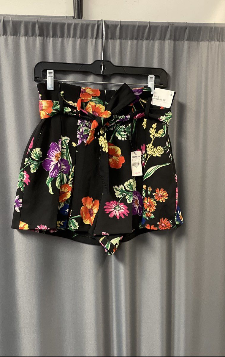 Express Women's Black Floral Extreme High Rise Shortie Pleated Skort Sz 8 NWT