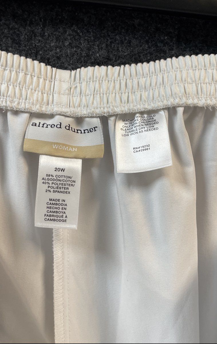 Alfred Dunner Women's White Classic Fit Proportioned Short Pants NWT Sz 20W
