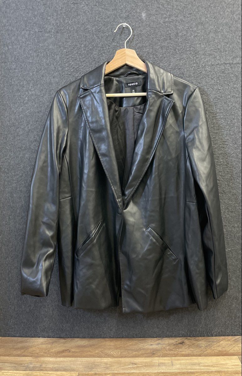 Torrid Women's Black Vegan Leather Notch Lapel Blazer Jacket Size 00