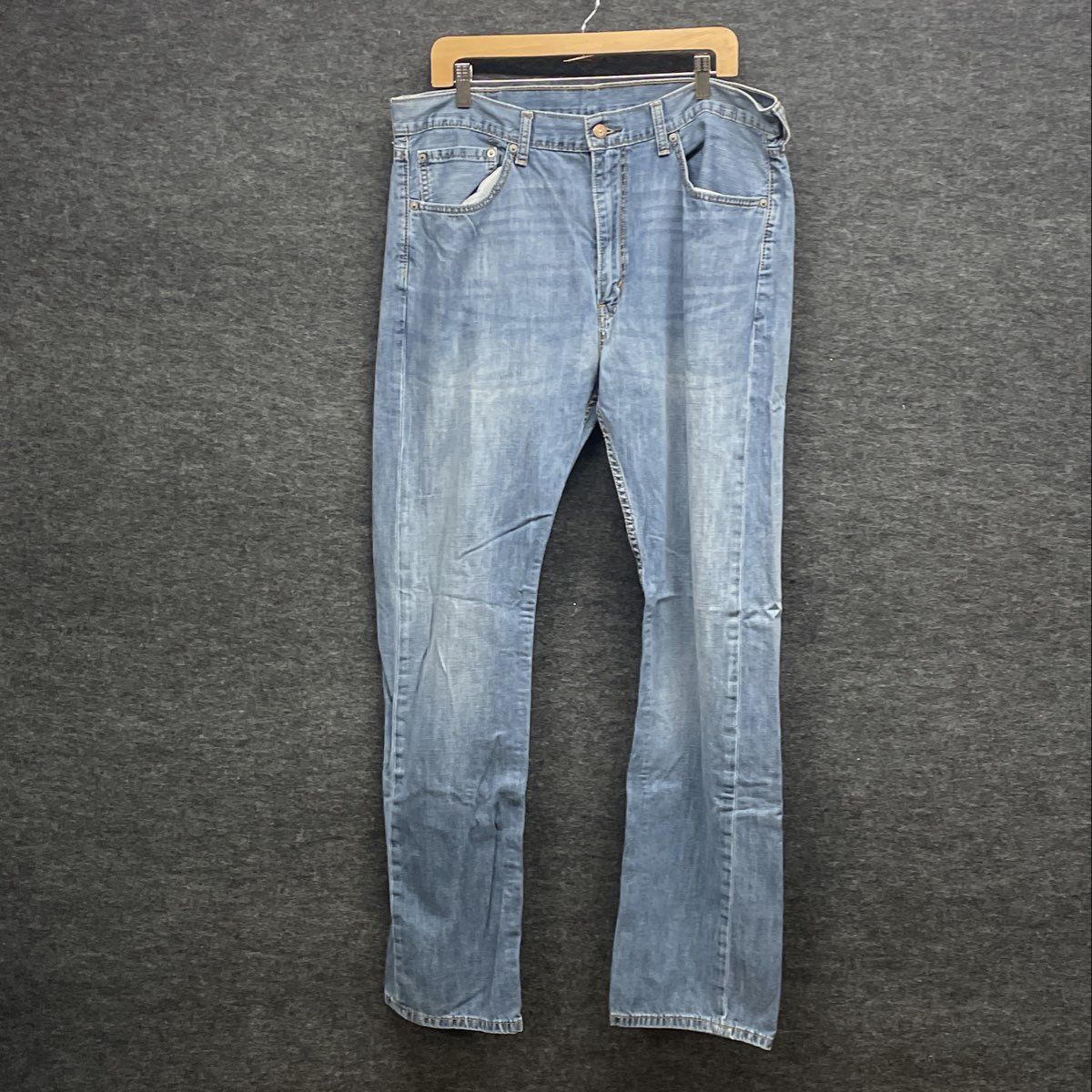 Levi's Men's 505 Regular Fit Light Wash Blue Denim Straight Leg Jeans Sz 38x34