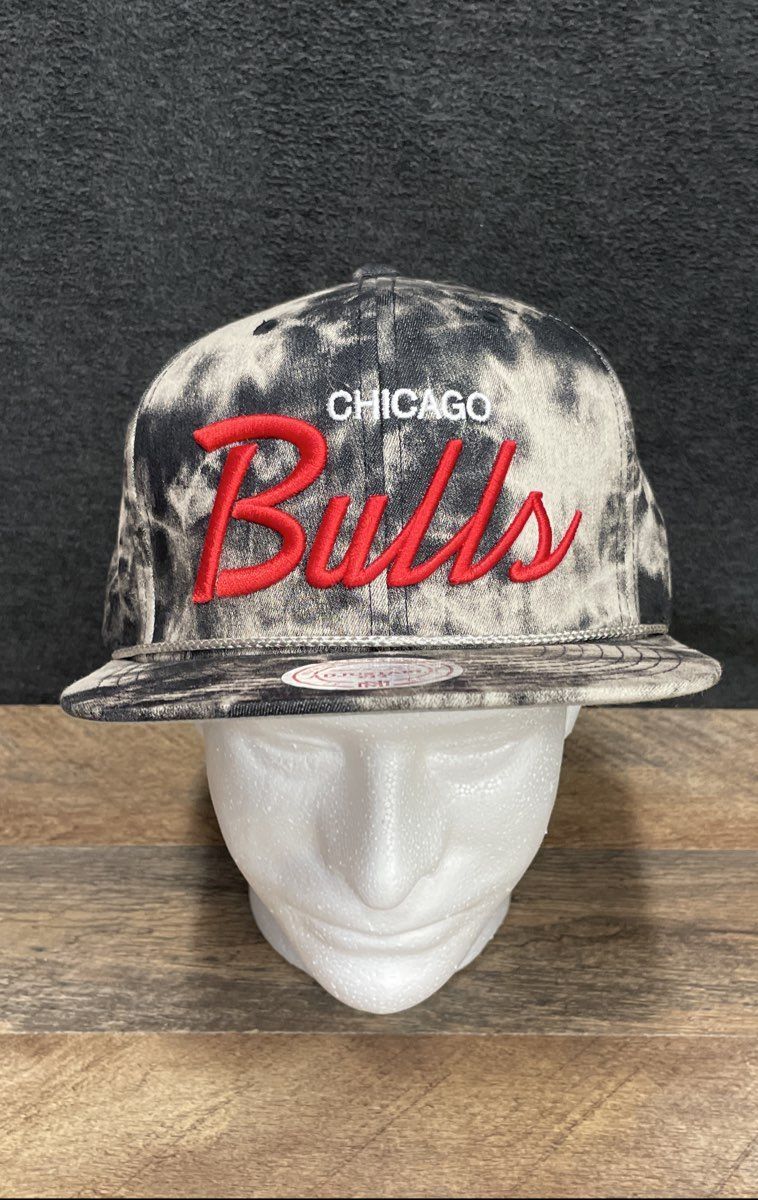 Mitchell & Ness Men's Chicago Bulls Snapback Hat Black Gray Tie-Dye Acid Wash