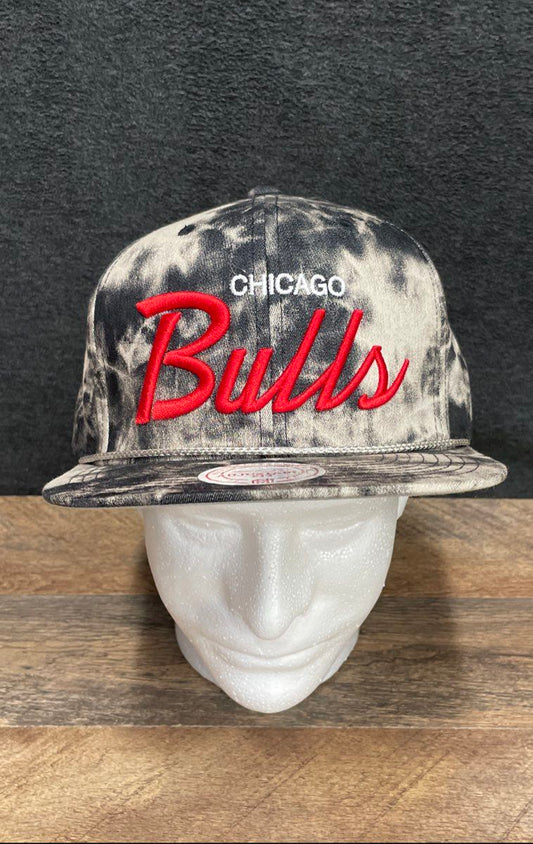 Mitchell & Ness Men's Chicago Bulls Snapback Hat Black Gray Tie-Dye Acid Wash