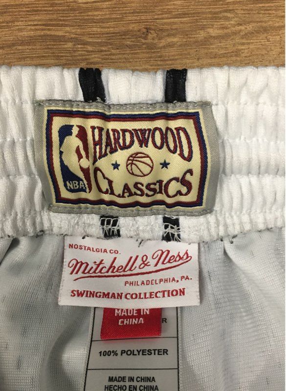 Mitchell & Ness Men's Toronto Raptors Hardwood Classics Swingman Shorts White M