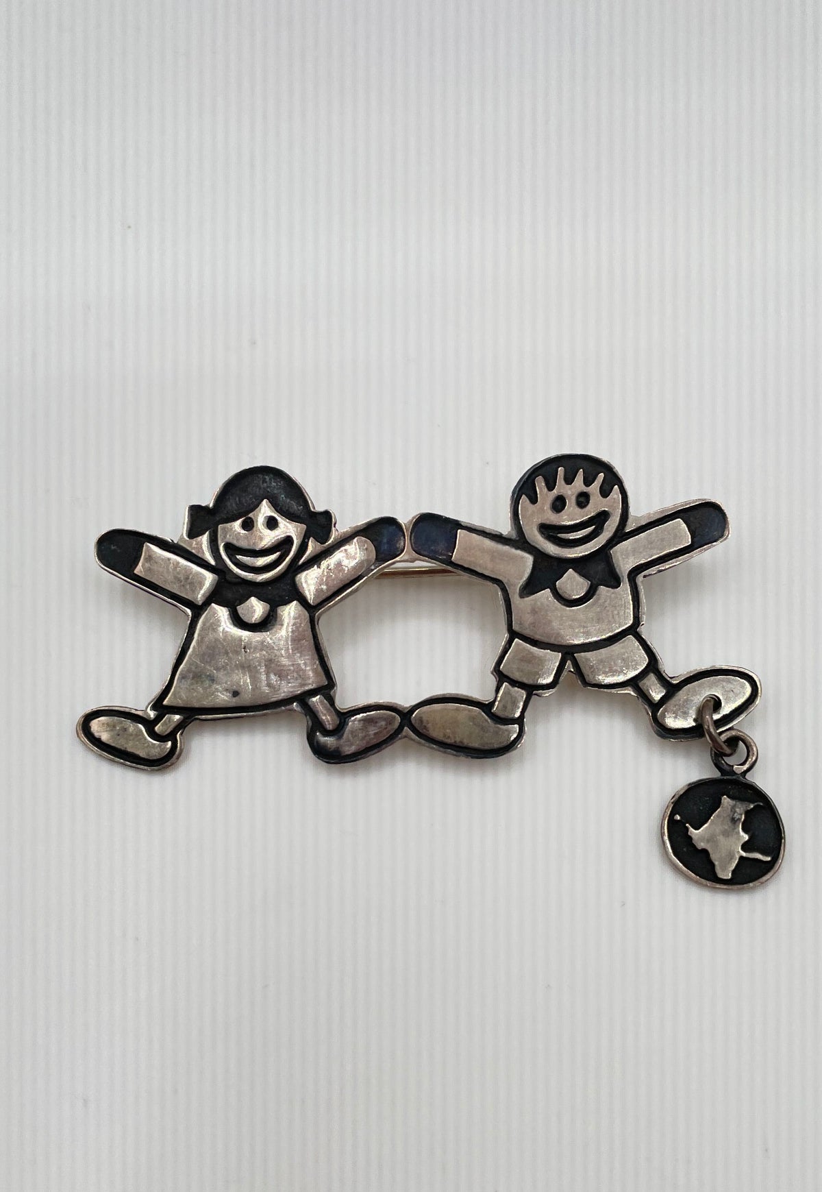 EFS Save The Children 925 Sterling Children Holding Hands Brooch Pin Mexico 6.1g