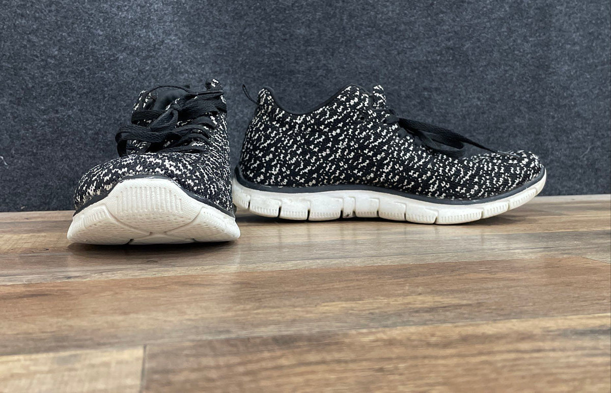 Skechers Memory Foam Black White Knit Lifestyle Sneakers Size 9.5