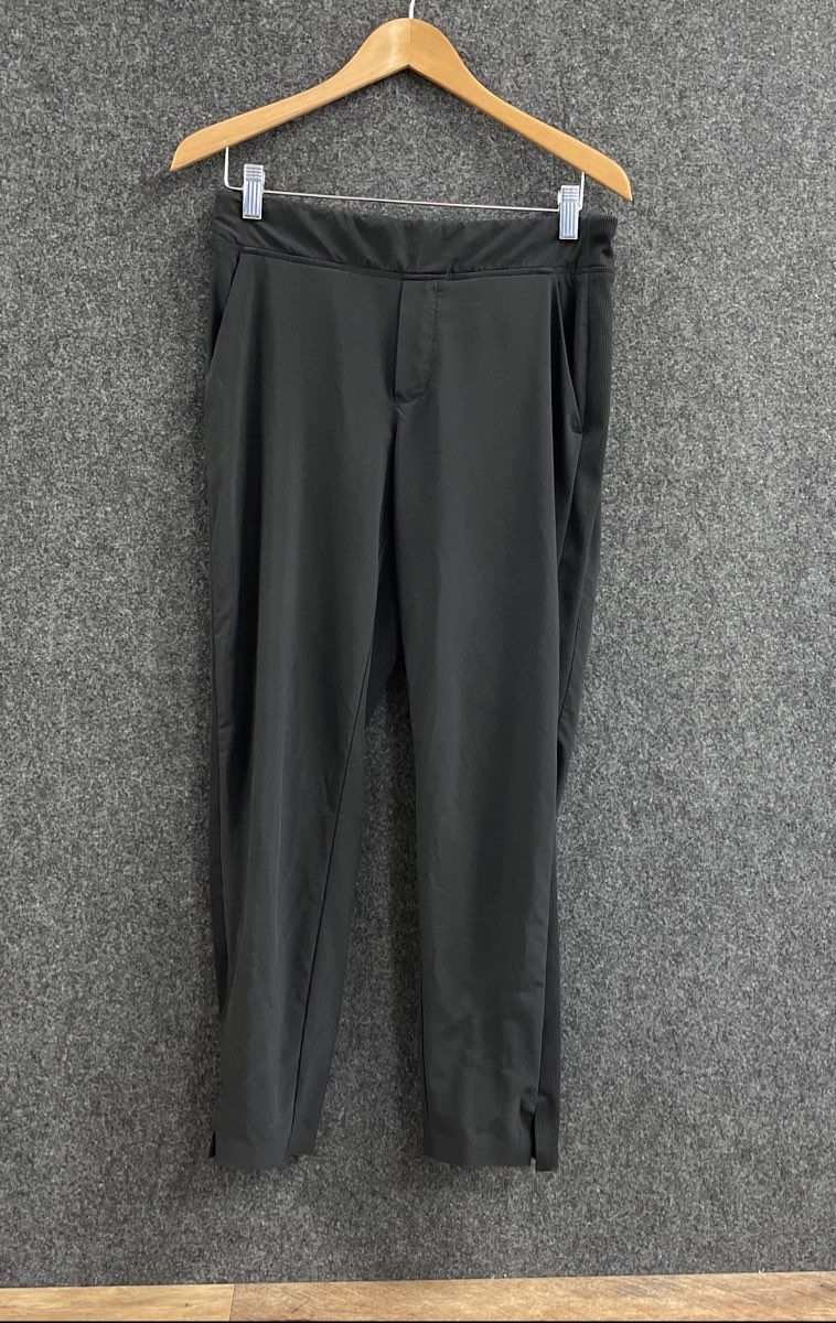 Athleta Women's Black Headliner Hybrid Ribbed Side Panel Tapered Pants Size 6