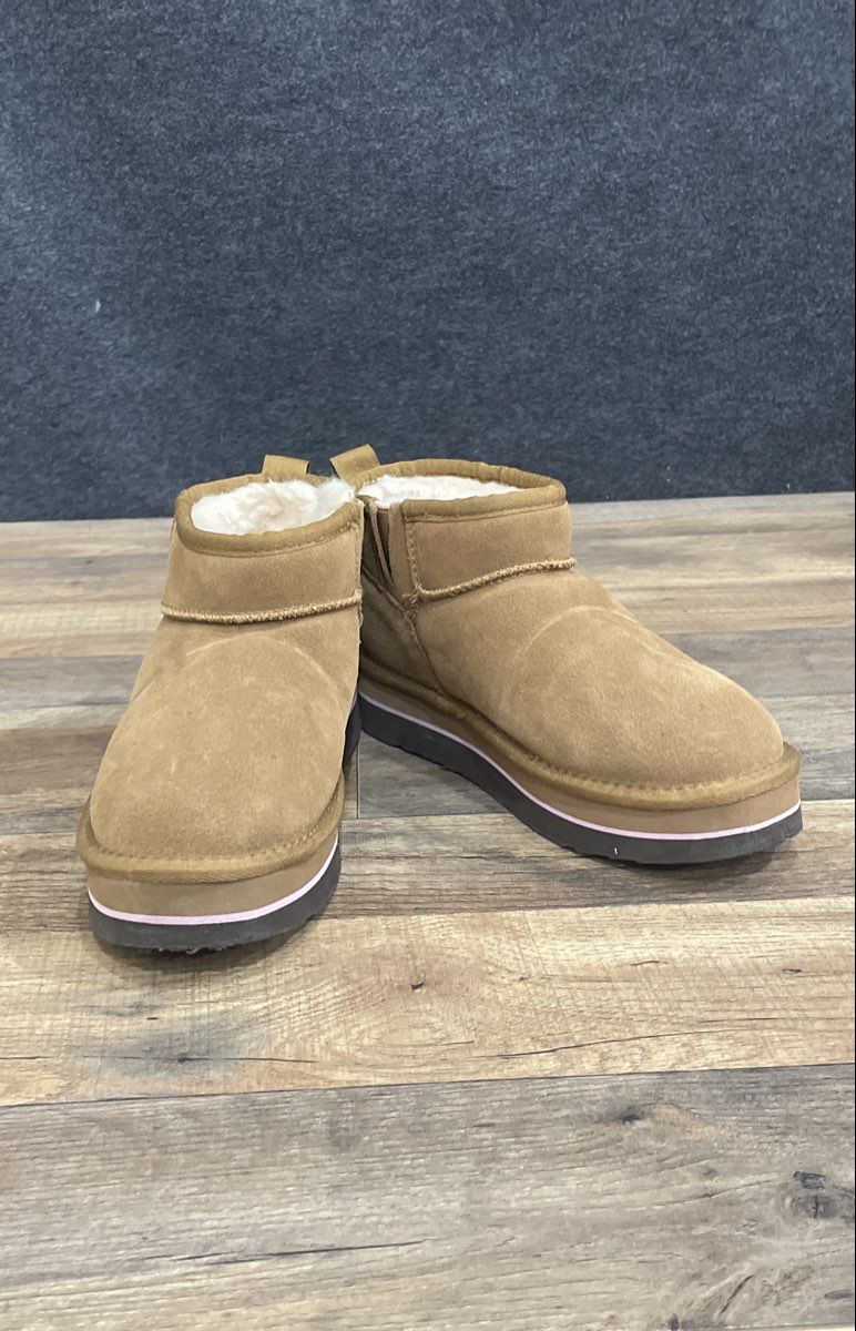 Bearpaw Shalini Youth Hickory Brown Suede Low Boots Size 4