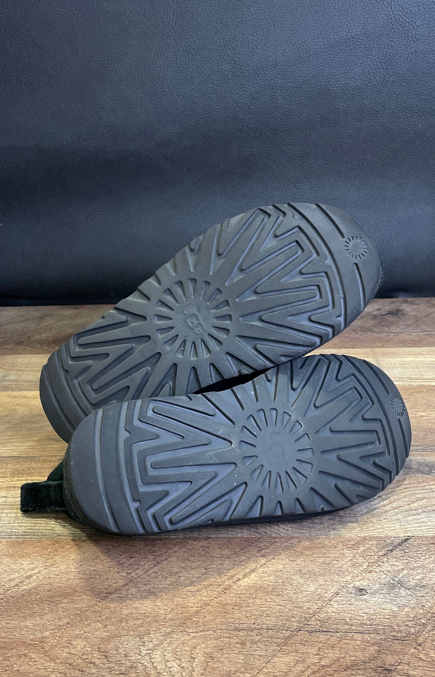 UGG Neumel Black Suede Sheepskin Lined Chukka Boots Women's Size 7
