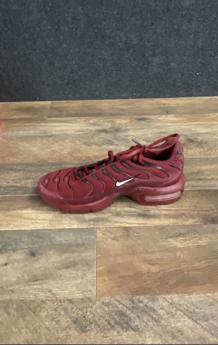 Nike Air Max Plus GS Night Maroon Running Sneakers Size 5.5Y