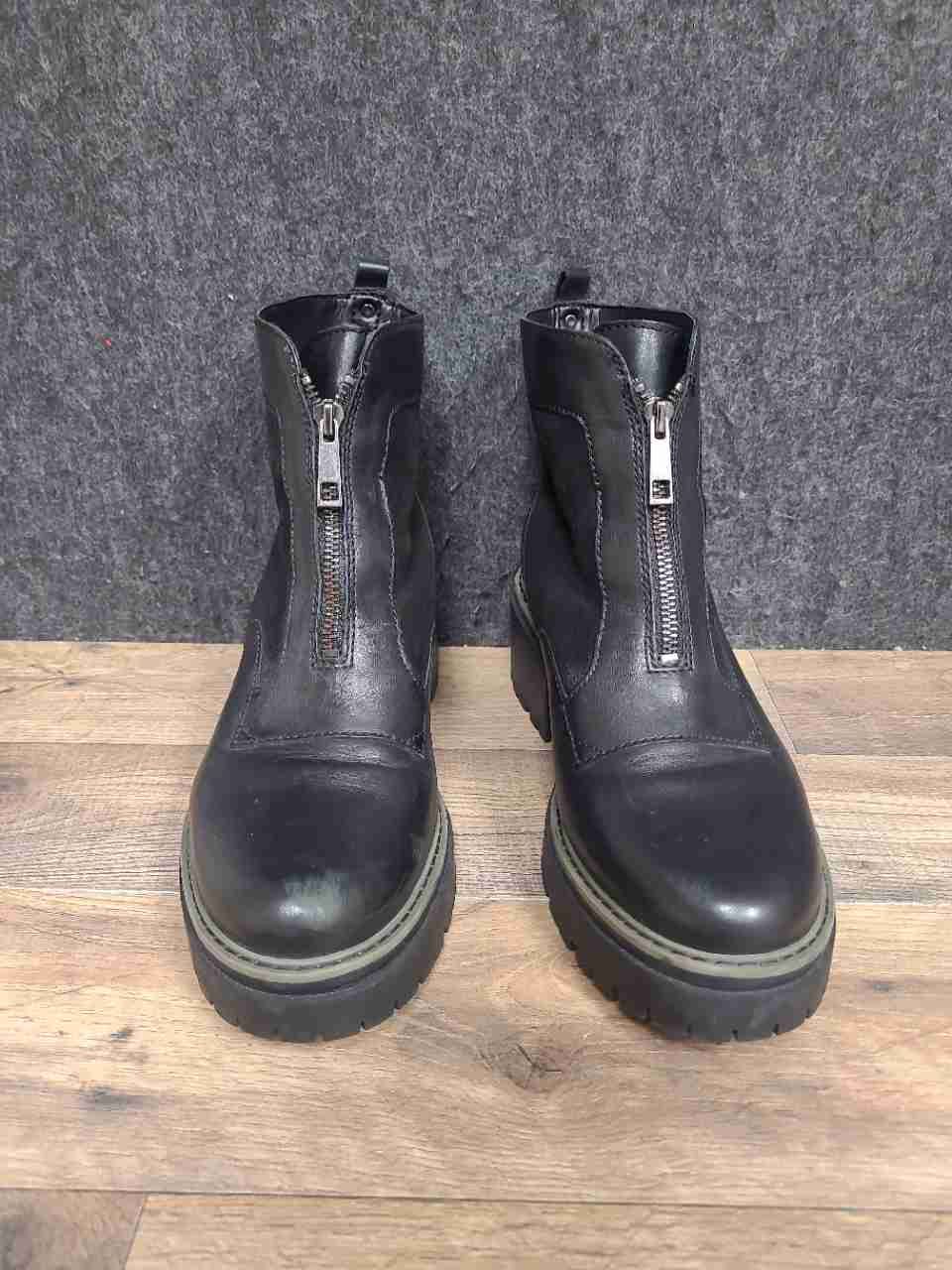Naturalizer Black Leather Front Zip Lug Sole Platform Ankle Boots Size 10M