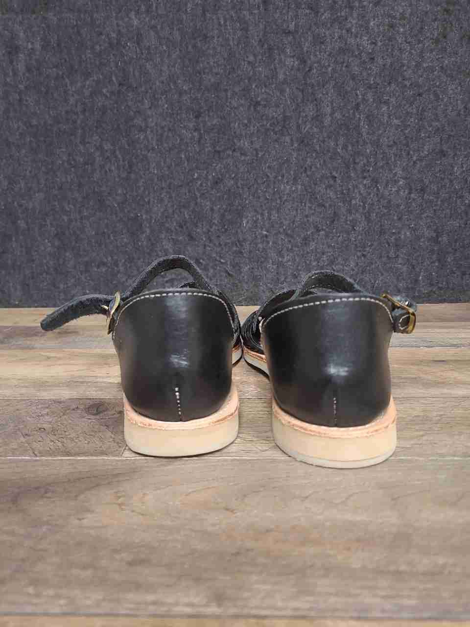 Macarena Collection Black Tooled Leather Floral Huarache Sandals Women's Size 6