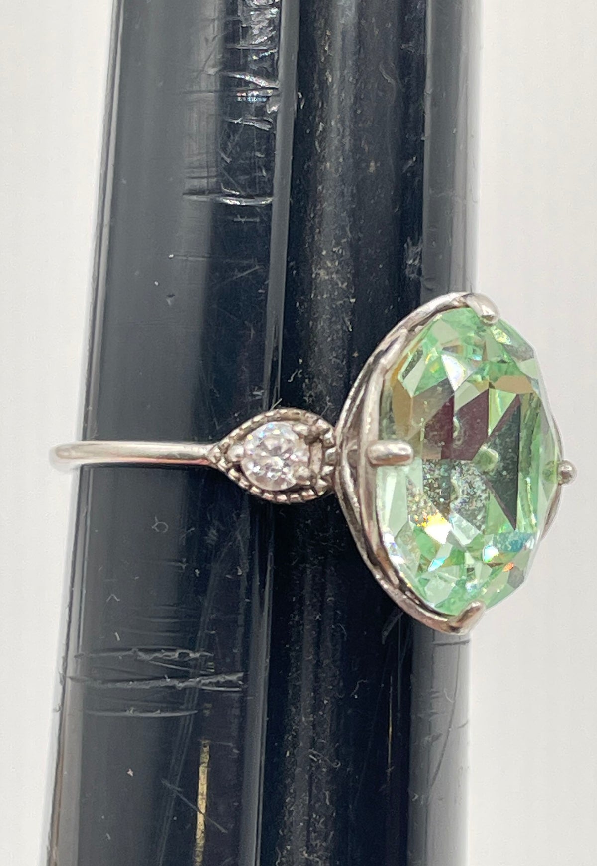 925 Sterling Silver Oval-Cut Green CZ W/ White Accent Stones Cocktail Ring 3.3g