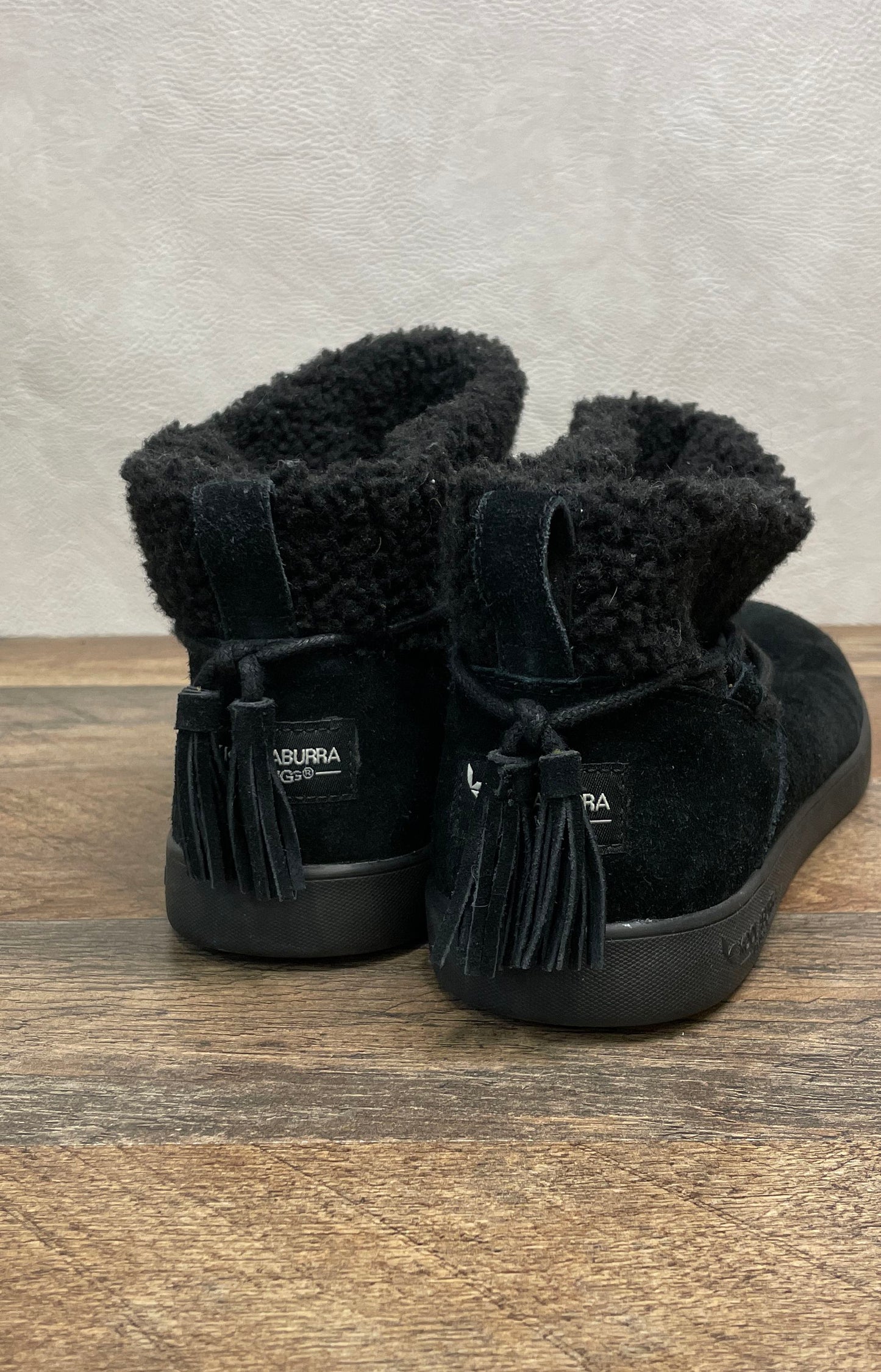 Koolaburra by UGG Victoria Short Black Suede Shearling Boots Women's Size 8