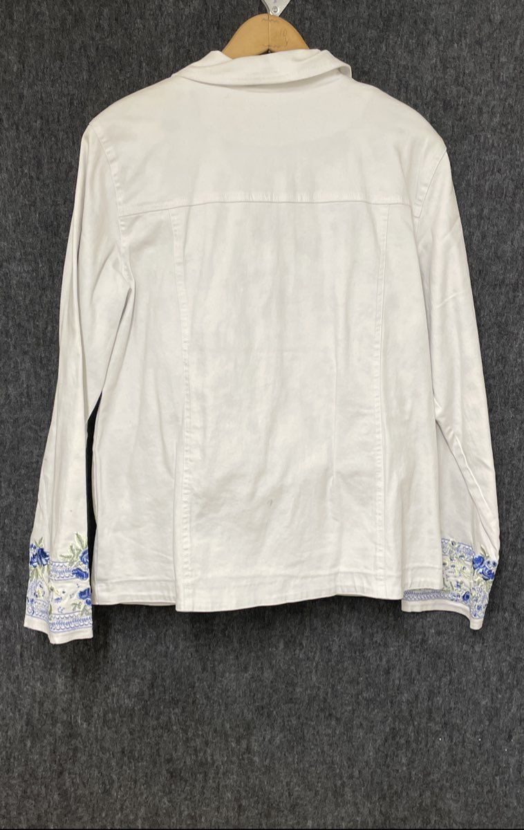 Denim & Co. Women's White Floral Embroidered Jacket & Cropped Pants Set Sz L