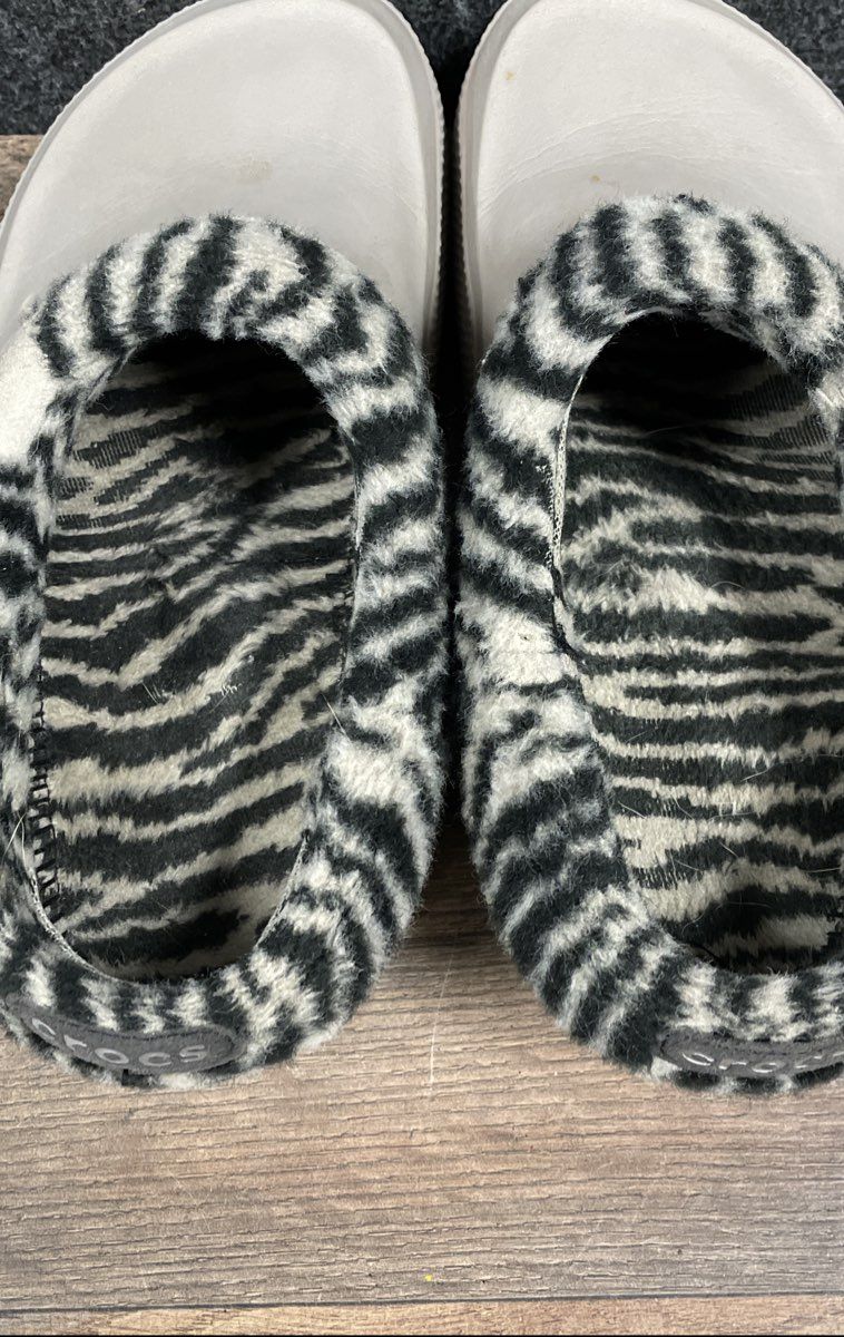 Crocs Mammoth Grey Zebra Print Fleece Lined Clogs Women's Size 8 Men's Size 6