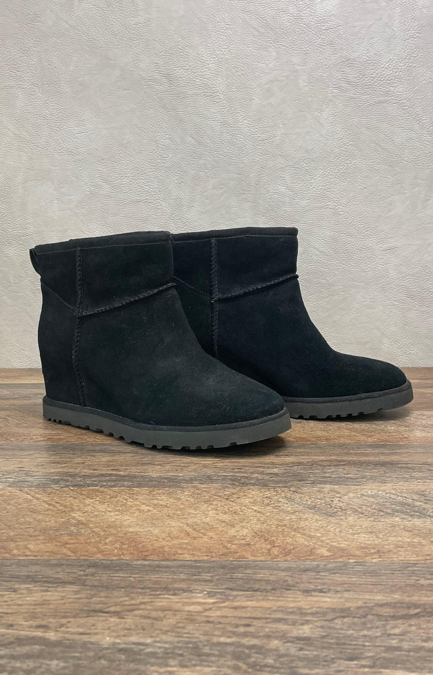 UGG Classic Mini II Black Suede Shearling Ankle Boots Women's Size 7