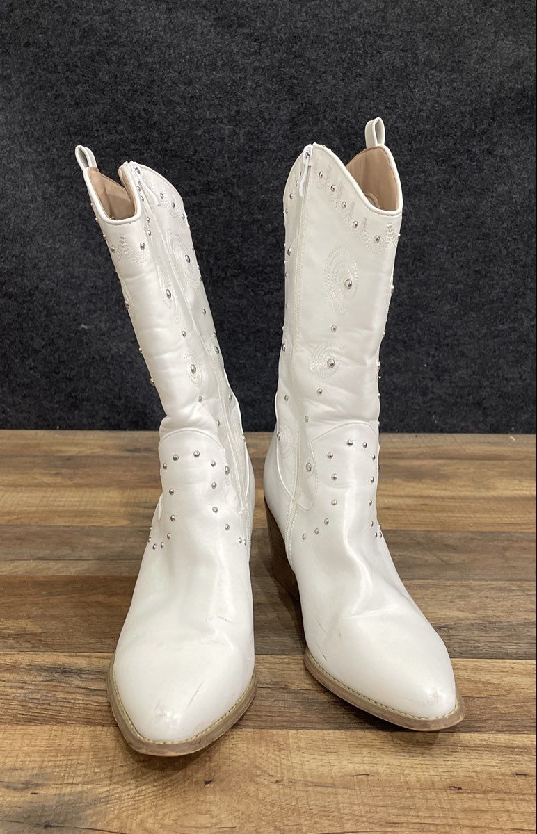 Dream Pairs White Embroidered Studded Western Cowboy Boots Women's Size 9.5