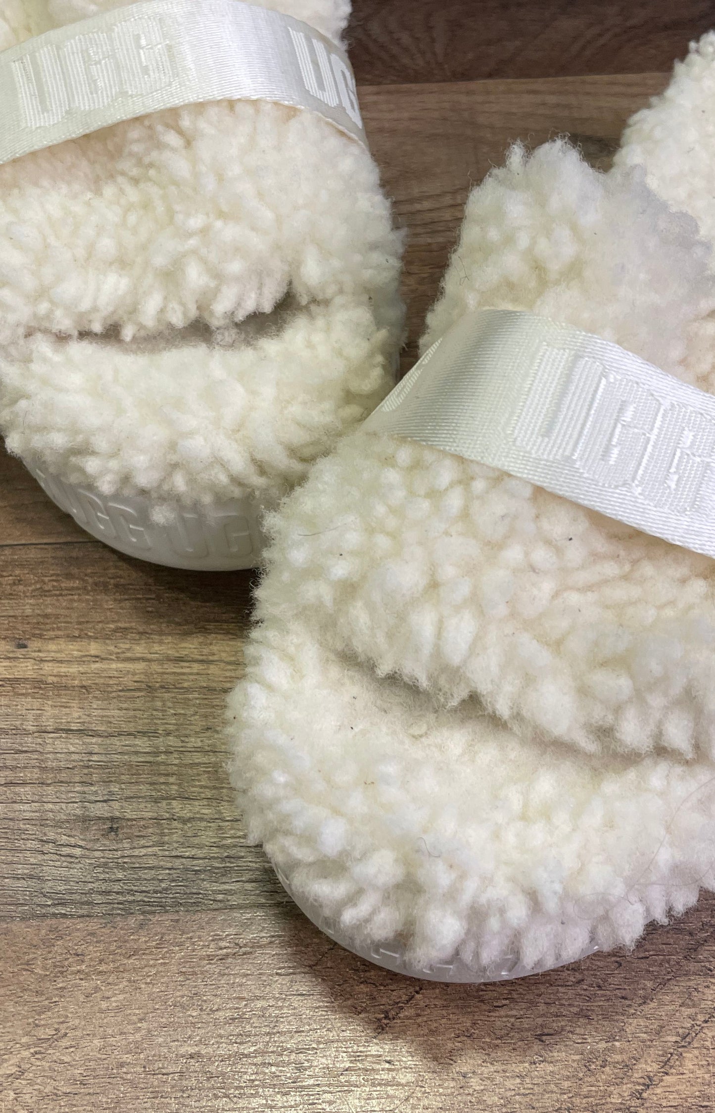 UGG Fluffita White Sheepskin Platform Slide Slippers Women's Size 7