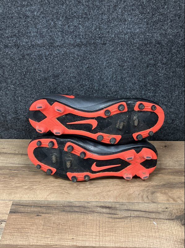 Nike Total90 Laser IV Black Orange Soccer Cleats Size 11.5