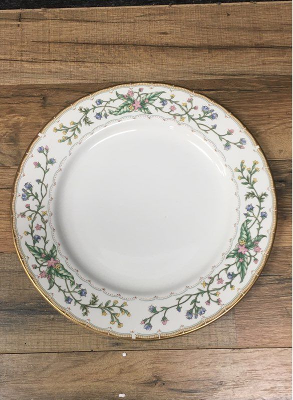 Lot of 5 Farberware Wellesley #486 Dinner Plates & 12" Serving Plate