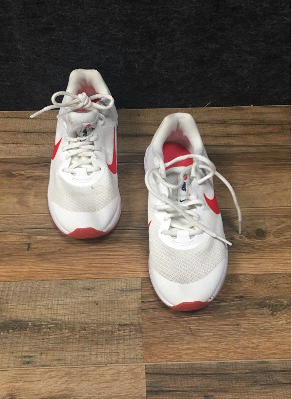 Boy's Nike Revolution 6 White Athletic Shoe Size 4