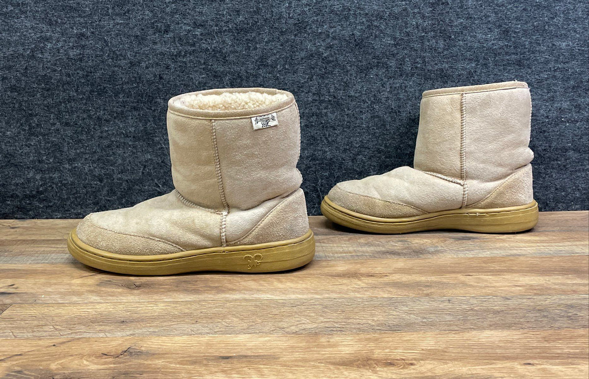 Shearling Supreme Beige Suede Sheepskin Lined Winter Boots Men's 9 Women's 10